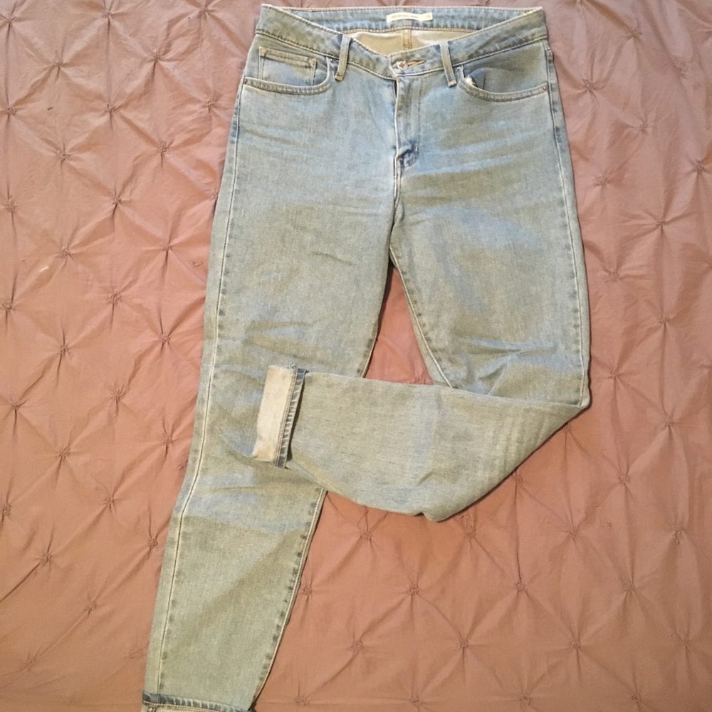 Levi High Rise Jeans
